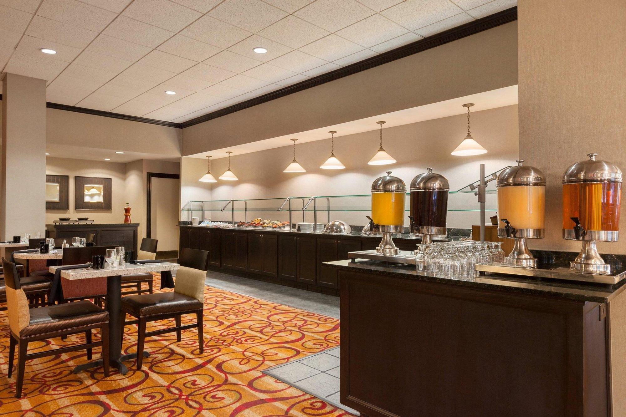 Hilton Fort Wayne At The Grand Wayne Convention Center (Adults Only) Exterior foto